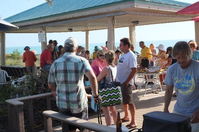 Time change party at the Tiki <br> Photos by Roger Cissa - Slide 4