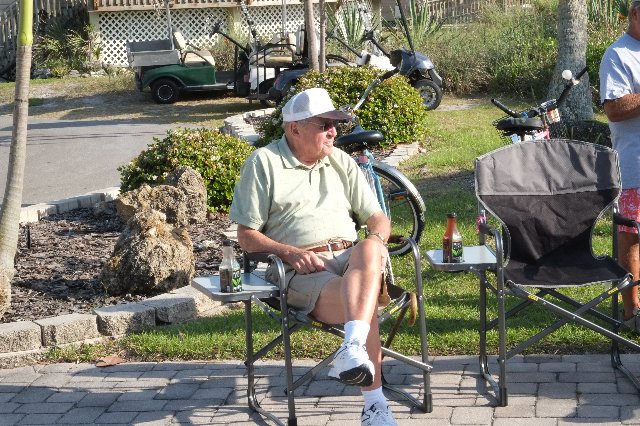 Time change party at the Tiki <br> Photos by Roger Cissa - Slide 10