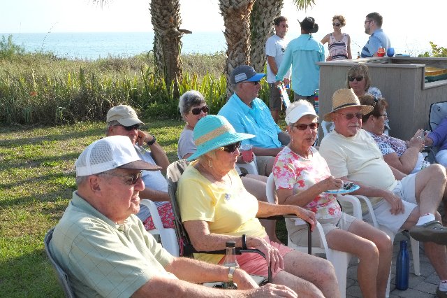 Time change party at the Tiki <br> Photos by Roger Cissa - Slide 18
